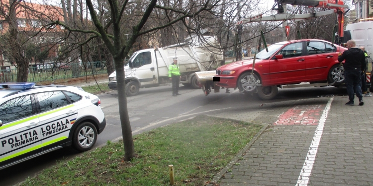 Sute de șoferi din Timișoara sancționați de Poliția Locală! Au parcat pe pistele de biciclete