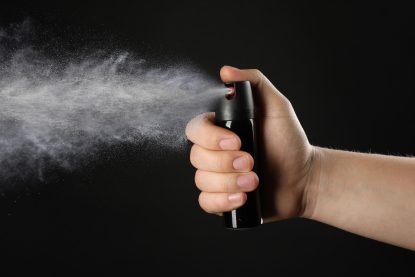 Incident la Liceul Electrotimiș! Două fete la spital după ce un elev a pulverizat cu spray lacrimogen în baie