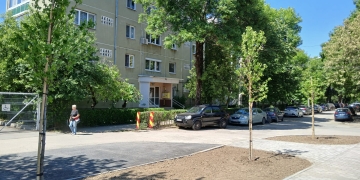 Noua parcare din zona Girocului devine verde! Sunt plantați zeci de copaci