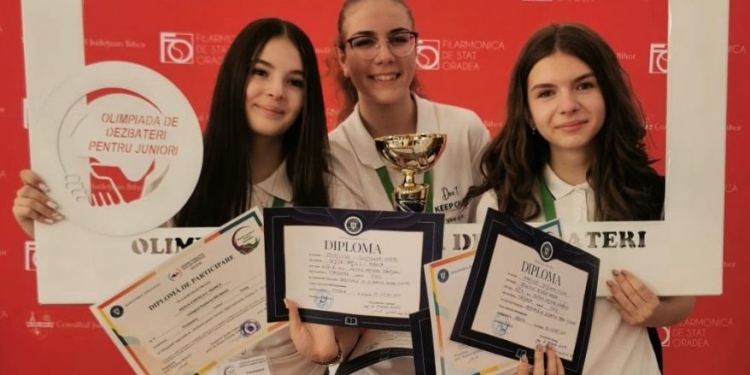 Elevi de la Colegiul Național Bănățean din Timișoara, premiați la Olimpiada Națională de Dezbateri pentru Juniori