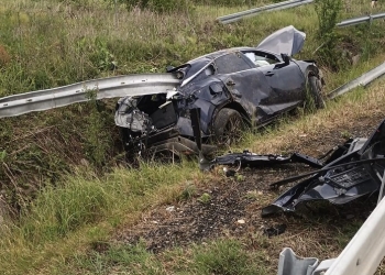 Accident înfiorător lângă Timișoara! O mașină a fost străpunsă de parapete
