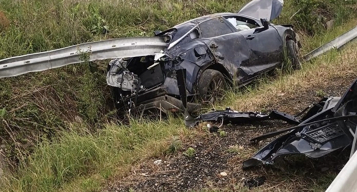 Accident înfiorător lângă Timișoara! O mașină a fost străpunsă de parapete