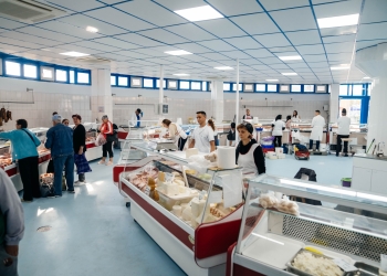 Instalații de climatizare și vitrine noi în piața Badea Cârțan din Timișoara