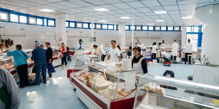 Instalații de climatizare și vitrine noi în piața Badea Cârțan din Timișoara