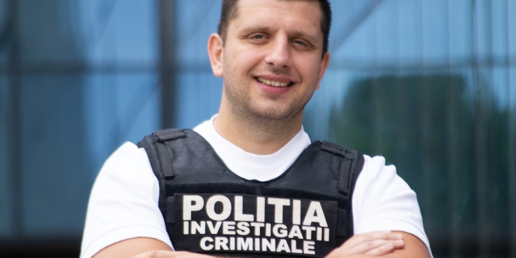 Erou de ziua fiului său! Un polițist din Timișoara a readus la viață un bărbat, după ce i-a aplicat manevrele de resuscitare