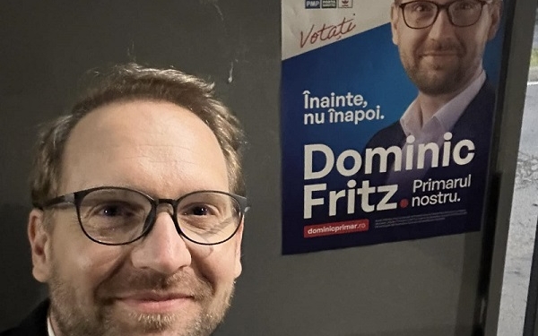 Dominic Fritz, la lipit de afișe în două locații din Timișoara, la început de campanie electorală