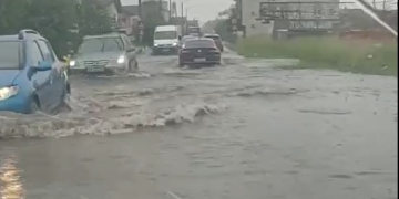 Rupere de nori la Timișoara. Străzi și curți inundate!