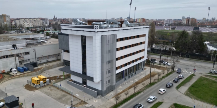 Alin Nica forțează inaugurarea maternității nefinalizate