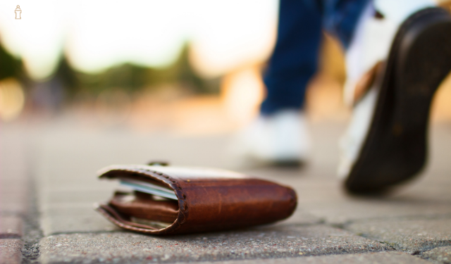 Un portofel plin cu bani, pierdut în Timișoara! Proprietarul este așteptat să-l recupereze de la poliție