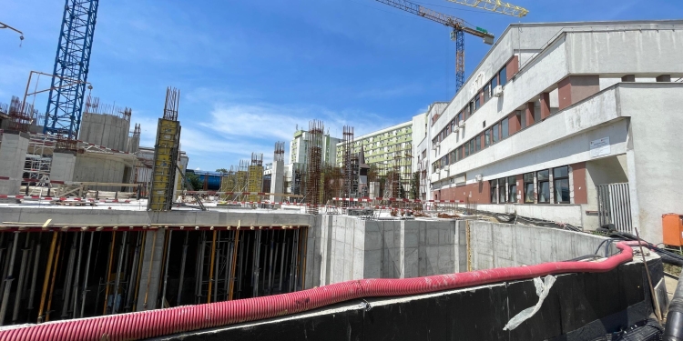 Muncitor în construcții, zdrobit de o placă de beton pe șantierul Centrului de Mari Arși din Timișoara