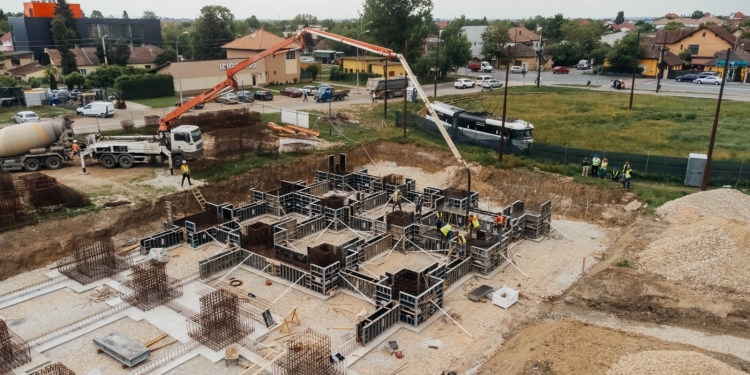 Se realizează fundația la noul stadion construit de Primăria Timișoara în Calea Buziașului