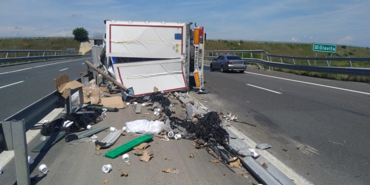 Accident înfiorător pe autostrada A1, la Lugoj! Un șofer de TIR a murit