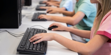 Primăria Timișoara cumpără echipamente IT pentru școli de 33 milioane de lei