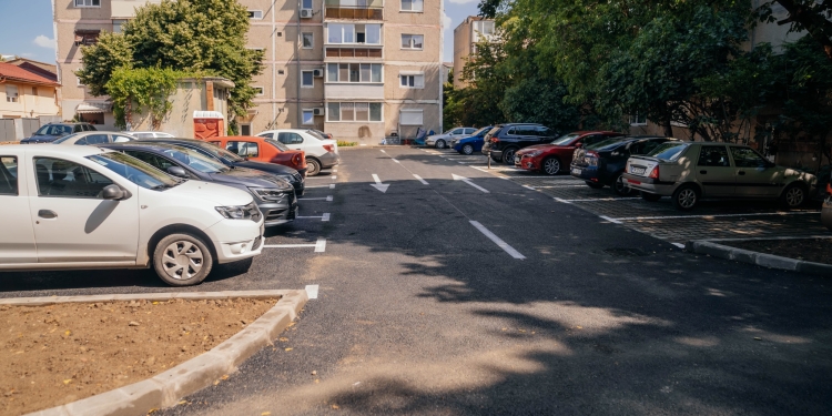 Vremea garajelor a trecut și în Calea Șagului din Timișoara! Primăria a amenajat locuri de parcare