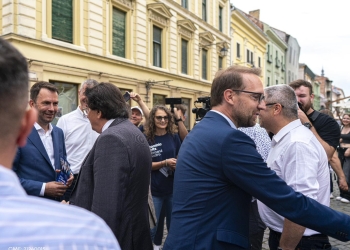 Întâlnire de gradul zero în centrul Timișoarei! Robu n-a vrut să dea mâna cu Fritz