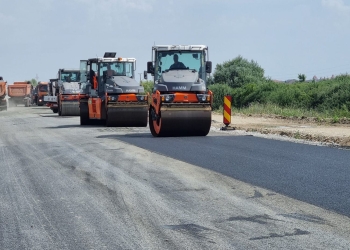 Sute de muncitori, zilnic, pe Centura Sud a Timișoarei. Se lucrează la foc continuu