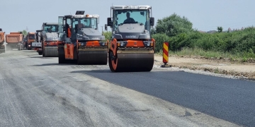 Sute de muncitori, zilnic, pe Centura Sud a Timișoarei. Se lucrează la foc continuu