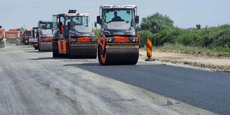 Sute de muncitori, zilnic, pe Centura Sud a Timișoarei. Se lucrează la foc continuu