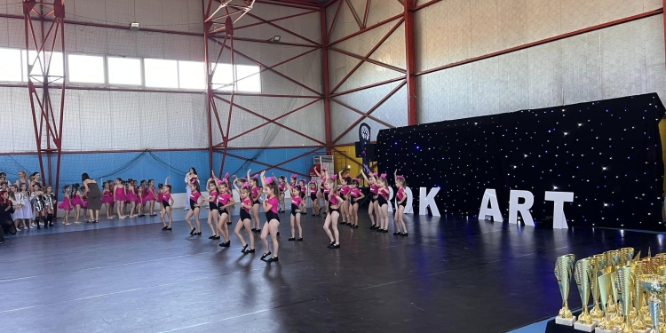 Peste 500 de copii din Timiș au dansat la Cărpiniș