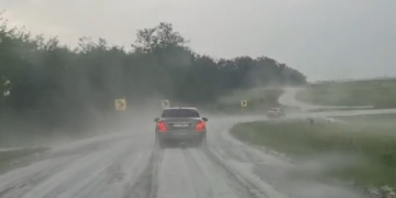 Bilanțul codului roșu de vreme rea și grindină din Timiș! Curți inundate și copaci căzuți