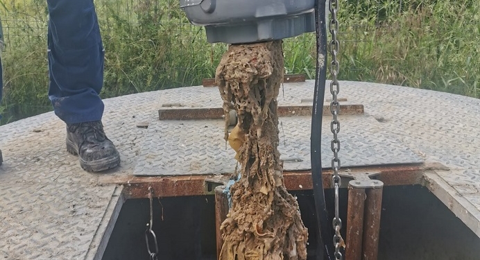 Aquatim avertizează: Canalizarea nu este coș de gunoi