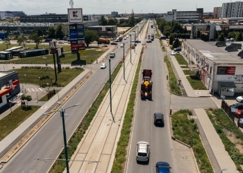 Ultimul strat de asfalt de pe bulevardul Stan Vidrighin din Timișoara, aproape de turnare