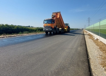 Muncitorii, chiar și pe caniculă pe șantierul centurii de sud a Timișoarei