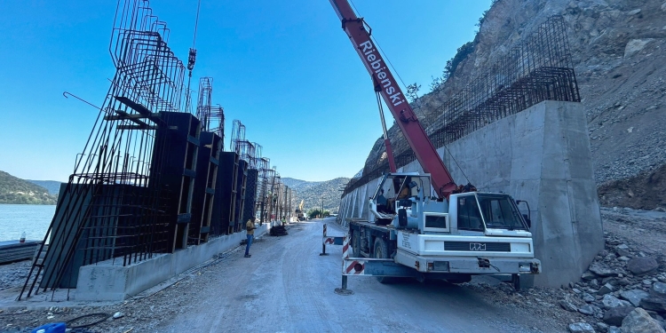 Lucrări pe mai multe drumuri din vestul țării, în această săptămână