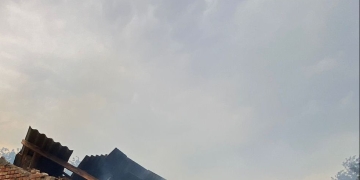 Utilaje agricole și zeci de tone de cereale făcute scrum! Un incendiu le-a mistuit, în vestul țării