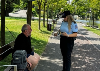 Zeci de sancțiuni la Timișoara pentru consum de alcool pe domeniul public, gălăgie și aruncarea pe jos de chiștoace și coji de semințe