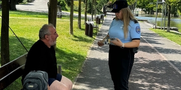 Zeci de sancțiuni la Timișoara pentru consum de alcool pe domeniul public, gălăgie și aruncarea pe jos de chiștoace și coji de semințe