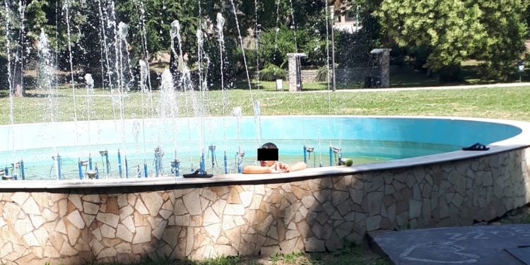 Fântânile arteziene din parcurile timișorene, lavoare pentru oamenii străzii