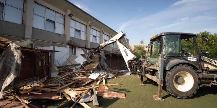 Primăria Timișoara, cu buldozerele în construcțiile ilegale de la Liceul Agricol FOTO