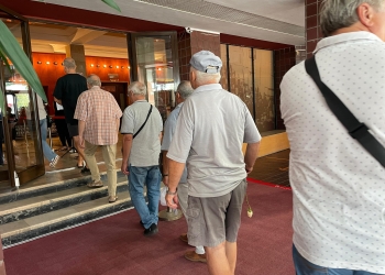 Sute de timișoreni își iau rămas bun de la Nicu Covaci