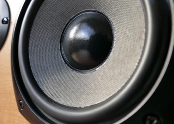 Tineri puși pe distracție, amendați! Cu muzica tare în centrul Timișoarei