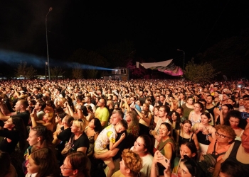 Hiturile „Let you love me” și „Let her go”, fredonate de mii de timișoreni! Mii de oameni au participat la concertele Rita Ora și Passenger de la Timișoara