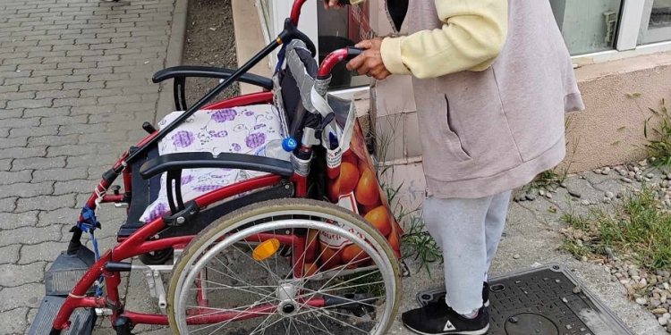 „Mâna întinsă care nu spune o poveste…”! Necăjiți întruchipați prinși la cerșit în Timișoara de polițiștii locali