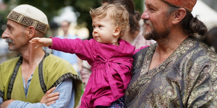 Atmosfera Festivalului Medieval al Castelului Huniade, surprinsă în imagini superbe FOTO