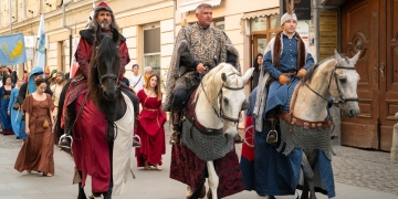 Fastul vremurilor de odinioară în cadrul Festivalului Medieval al Castelului Huniade FOTO