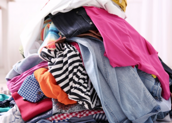 Containere de mari dimensiuni pentru colectarea hainelor uzate, la Timișoara