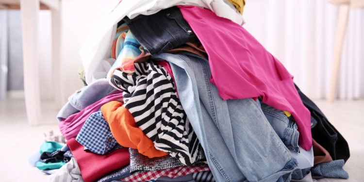 Containere de mari dimensiuni pentru colectarea hainelor uzate, la Timișoara