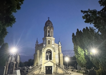 Sistemul de iluminat din cimitirul „Rusu Șirianu”, reparat după 2 decenii
