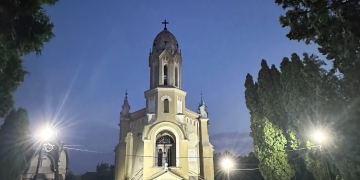 Sistemul de iluminat din cimitirul „Rusu Șirianu”, reparat după 2 decenii