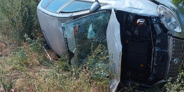 Accident pe un drum din Timiș, în urma exploziei unui pneu! O femeie a ajuns la spital