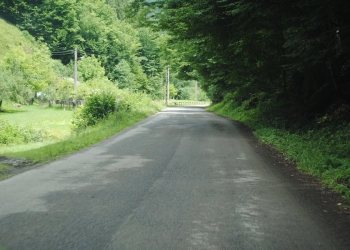 Drum pitoresc de munte din vestul țării, construit la ordinul Regelui Mihai I, modernizat cu bani europeni