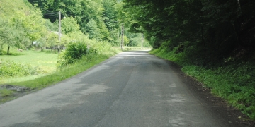 Drum pitoresc de munte din vestul țării, construit la ordinul Regelui Mihai I, modernizat cu bani europeni