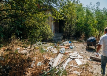 Primăria Timișoara face curățenie pe un teren imens din nordul orașului FOTO