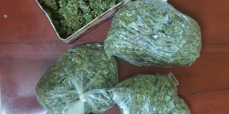 Traficant de droguri prins lângă o școala din Timișoara, cu portbagajul plin de substanțe interzise