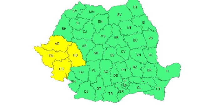 Plouă cu găleata tot weekendul, în vestul țării
