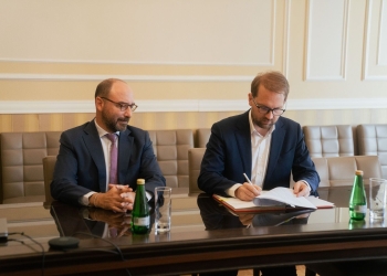 Primăria Timișoara a semnat contractul pentru cumpărarea a 33 de troleibuze noi